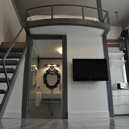 Ξενοδοχείο Ada Homes 3*